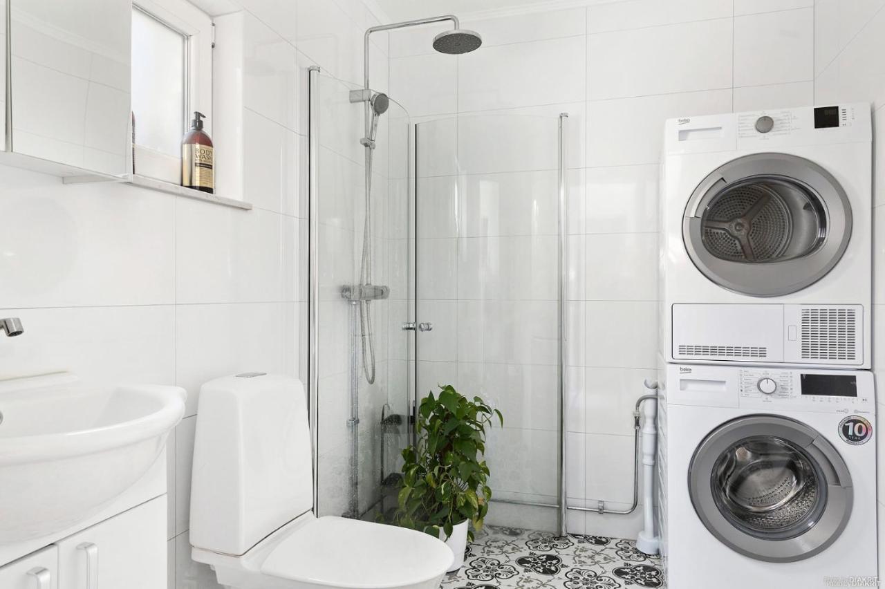 Charming Apartment In A Red House In Stockholm Luaran gambar
